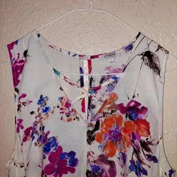 UMGEE IVORY FLORAL SLEEVELESS SHORT DRESS WITH CRISS CROSS DETAIL SIZE LARGE - Picture 4 of 8